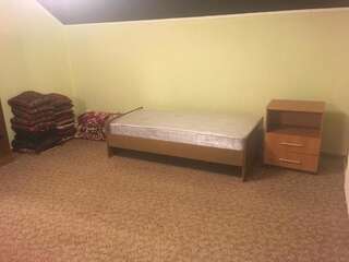 Хостелы Mukarama-Apa Бишкек Односпальная кровать в общем номере для мужчин и женщин-3